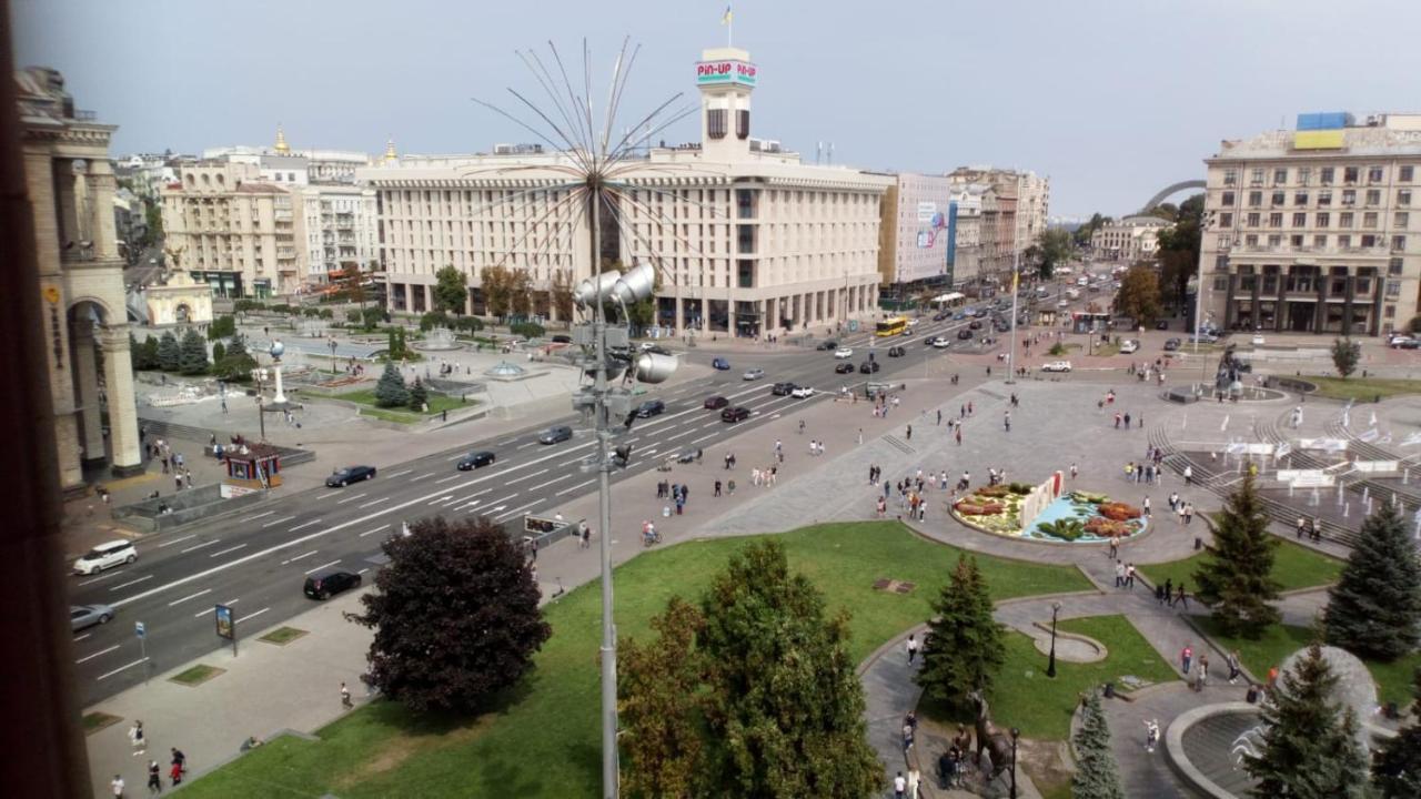 Independence Square - Khreschatyk. View On Independence Sq. Fountains Киев Екстериор снимка
