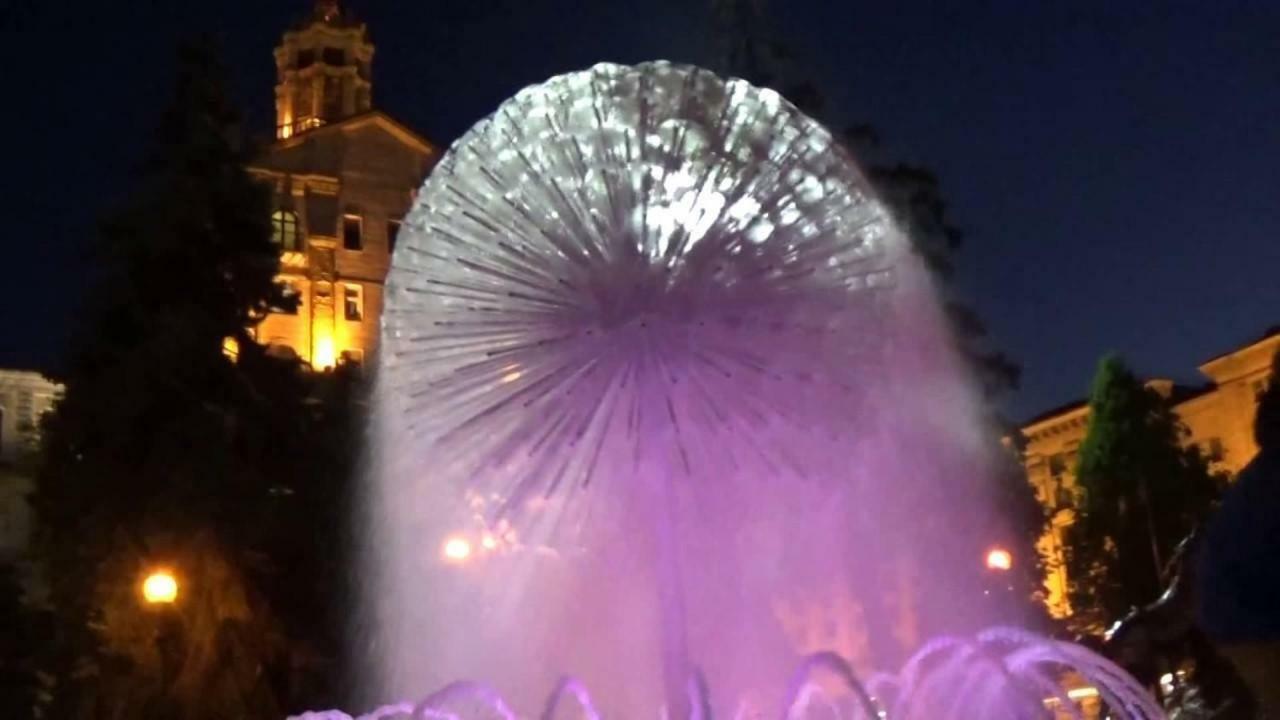 Independence Square - Khreschatyk. View On Independence Sq. Fountains Киев Екстериор снимка
