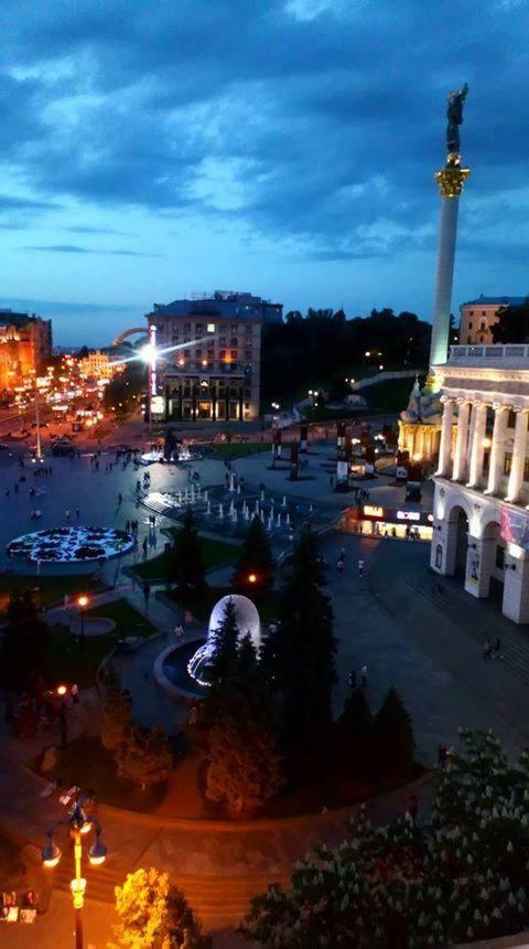 Independence Square - Khreschatyk. View On Independence Sq. Fountains Киев Екстериор снимка