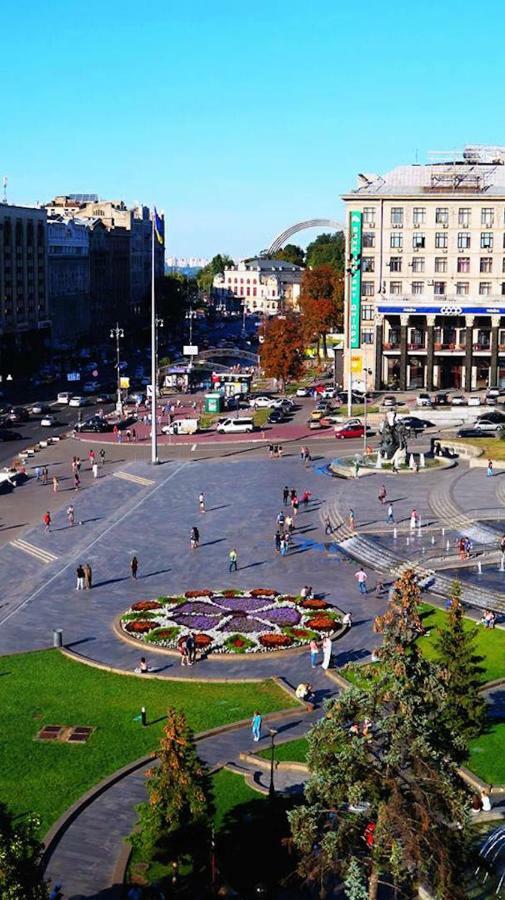 Independence Square - Khreschatyk. View On Independence Sq. Fountains Киев Екстериор снимка