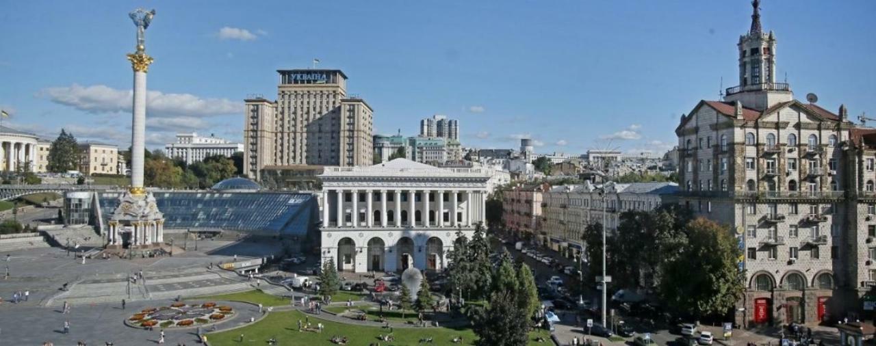 Independence Square - Khreschatyk. View On Independence Sq. Fountains Киев Екстериор снимка